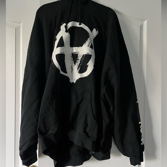 VETEMENTS Anarchy Black Hoodie - Picture 2 of 5